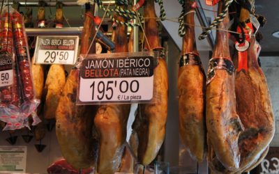 Dijo el jamón al vino: aquí te espero, buen amigo.